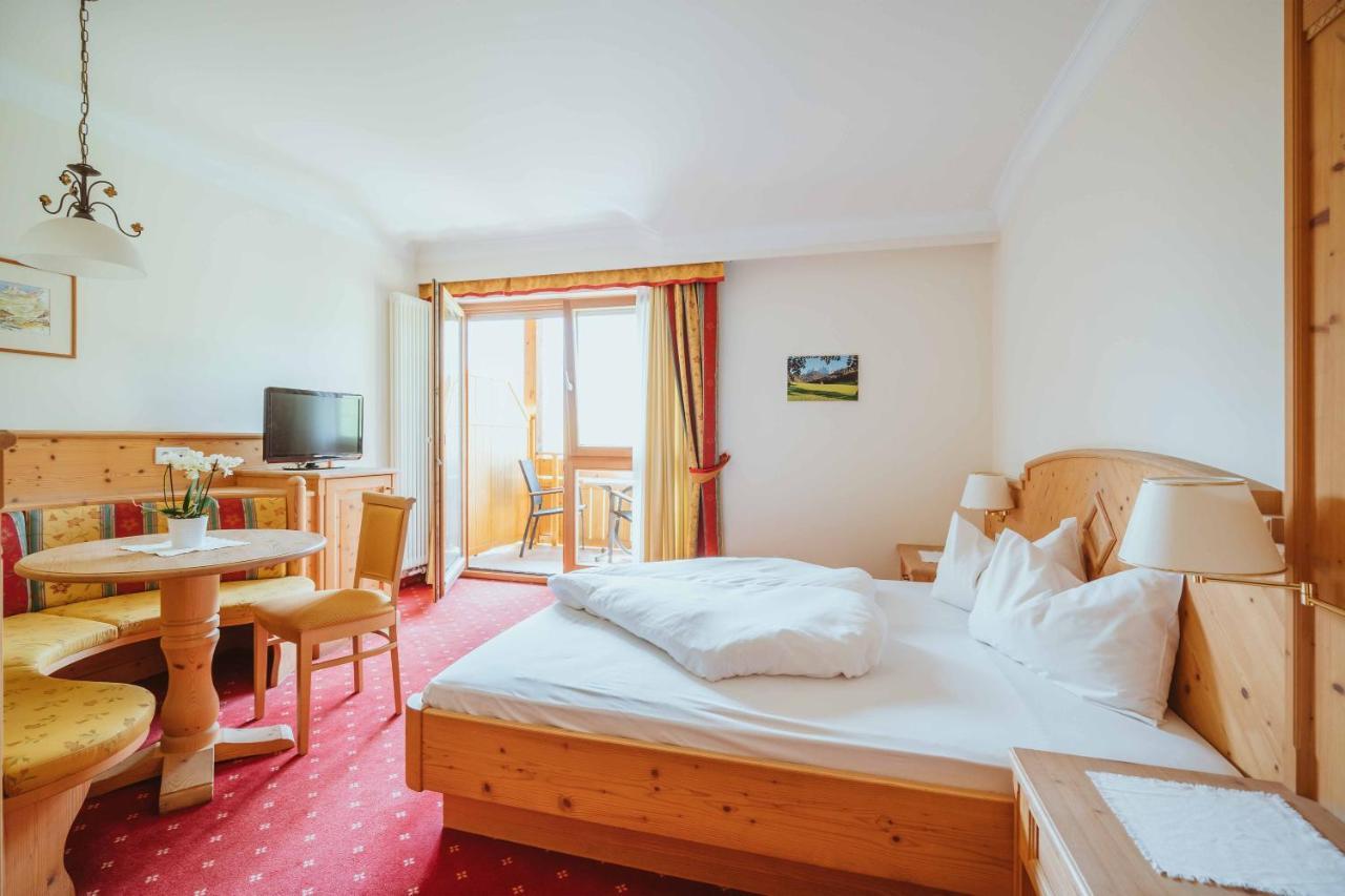 Wanderhotel Teiserhof Фунес Екстер'єр фото